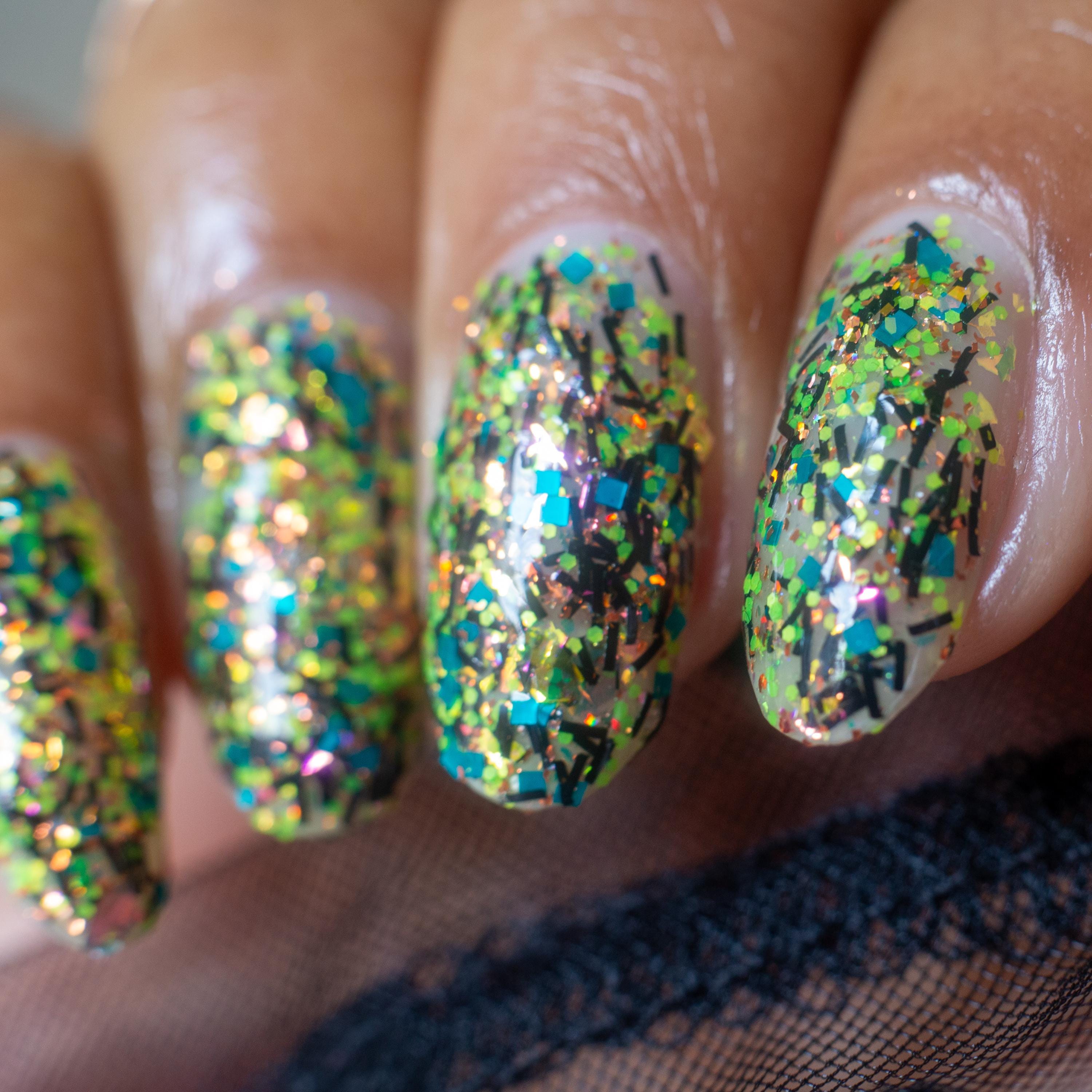 ALIEN: EARTH | When is a machine not a machine | Black yellow green speckled glitter flakie topper