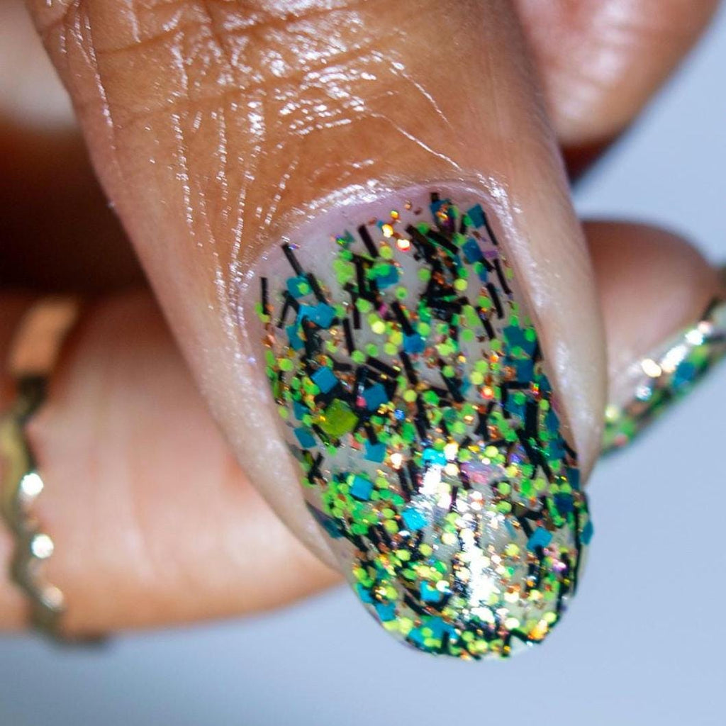 ALIEN: EARTH | When is a machine not a machine | Black yellow green speckled glitter flakie topper