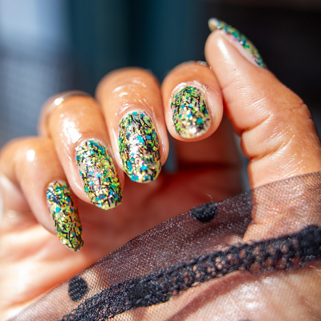 ALIEN: EARTH | When is a machine not a machine | Black yellow green speckled glitter flakie topper
