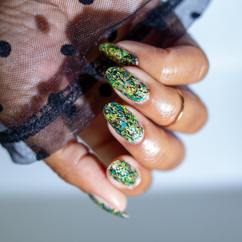ALIEN: EARTH | When is a machine not a machine | Black yellow green speckled glitter flakie topper