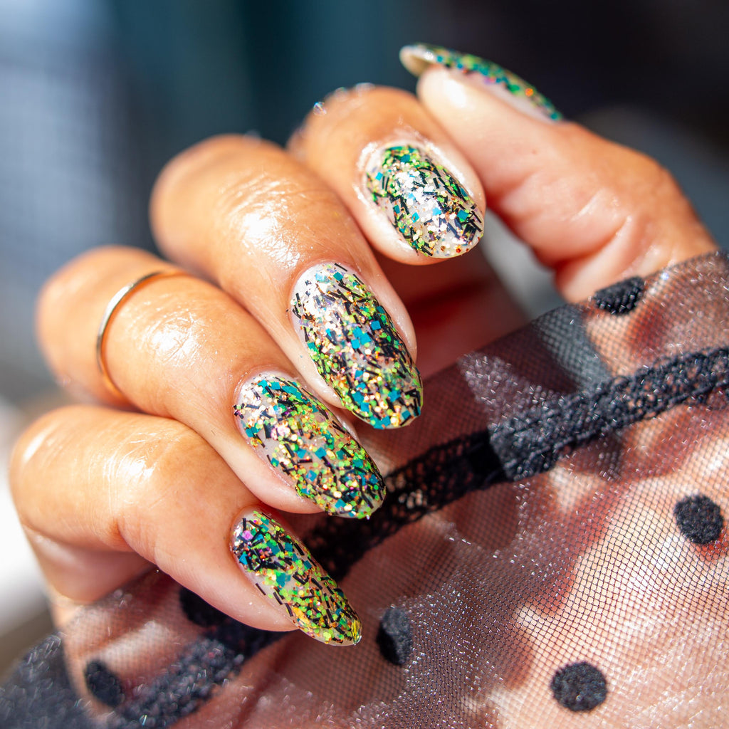 ALIEN: EARTH | When is a machine not a machine | Black yellow green speckled glitter flakie topper
