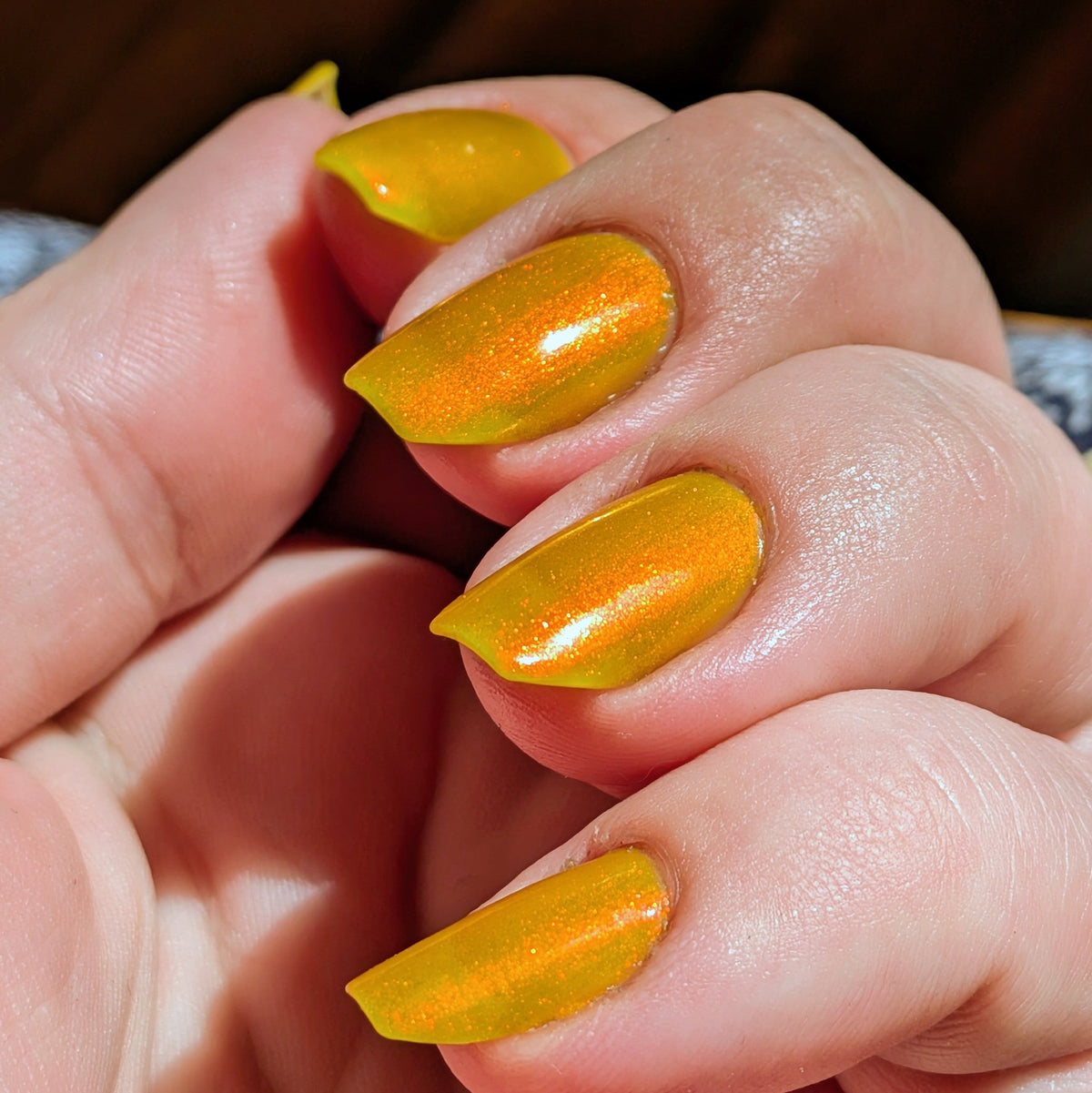 Cempasúchil | Illuminated marigold jelly nail lacquer with red to gold-green shimmer